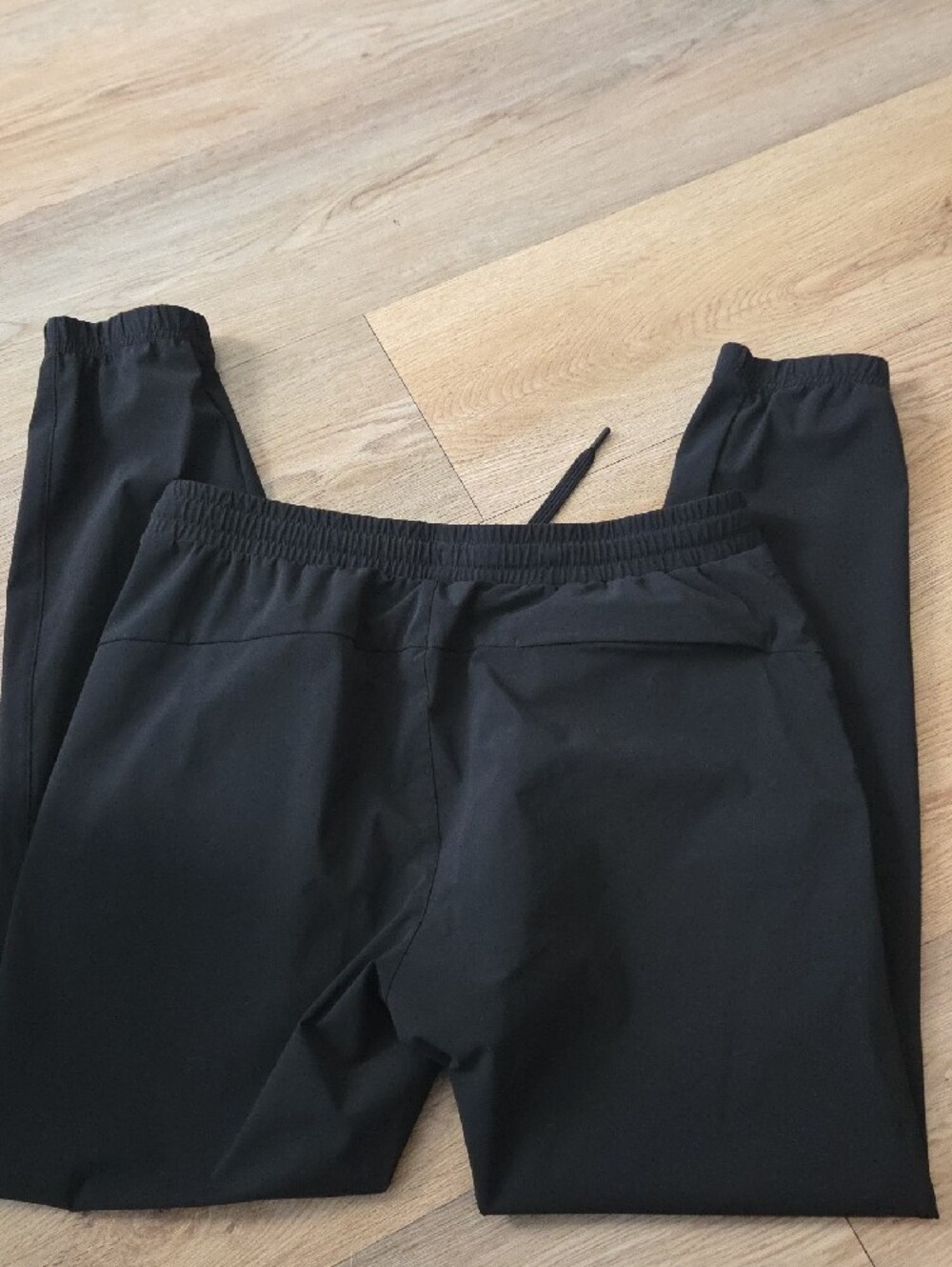 Men's Black Elastic-Waist Casual Joggers with Zipper Pockets - Picture 4 of 4